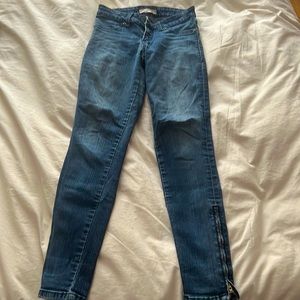 Forever 21 blue jeans with cute ankle zippers